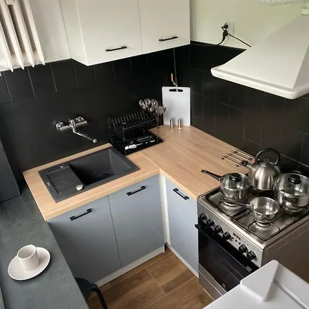 300 Metrow Od Plazy / 300 Meters From The Γκντανσκ