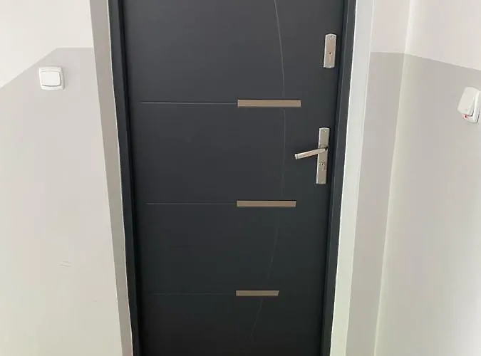 شقة 300 Metrow Od Plazy / 300 Meters From The *